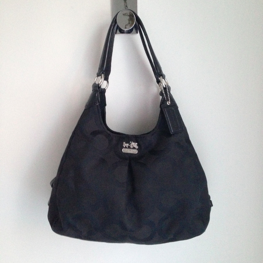 Coach 21125M Madison Maggie Signature Shoulder Bag
